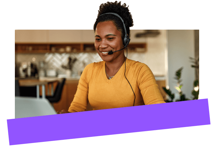 Profissional de TI prestando suporte remoto a grandes empresas.